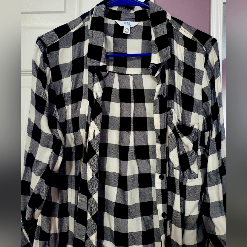 Black and white  Plad button down